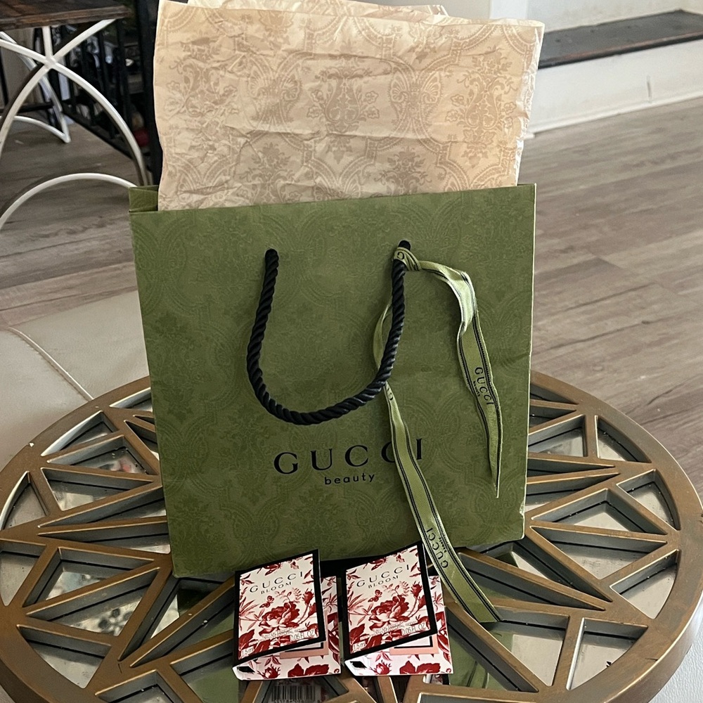 Gucci Beauty Olive Green Gift Bag with Ribbon - Picture 9 of 9
